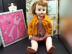 22"-24" DELUXE READING 1964 BEAUTY PARLOR DOLL, JOINTED KNEES, PLAID OR BLUE DRESS CHOICE